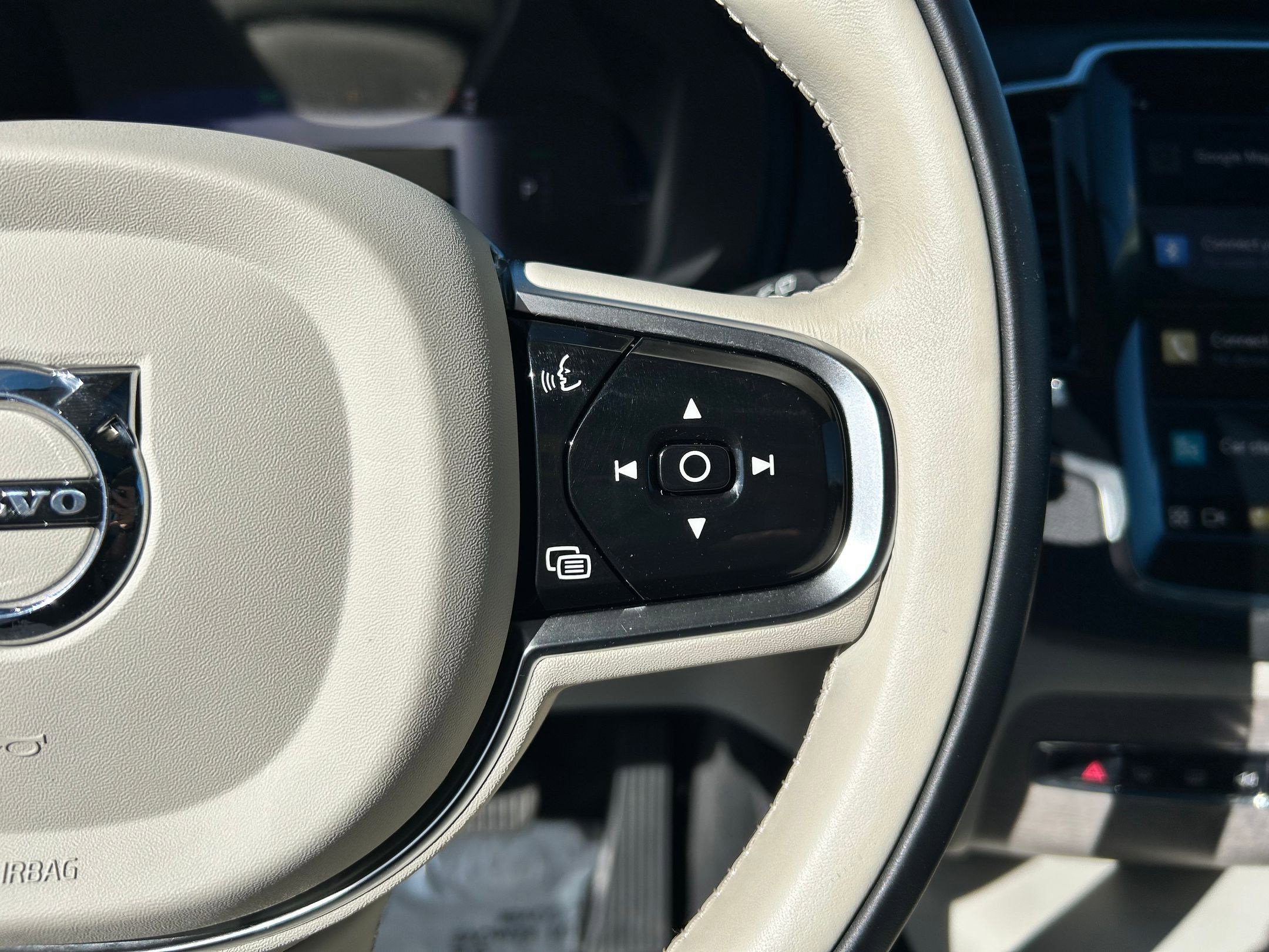Used 2023 Volvo XC90 T8 Plus image 13