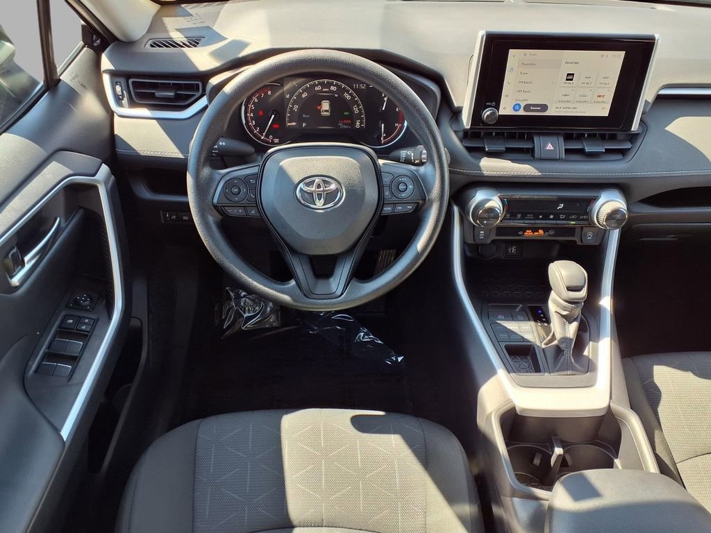 Used 2025 Toyota RAV4 XLE image 4