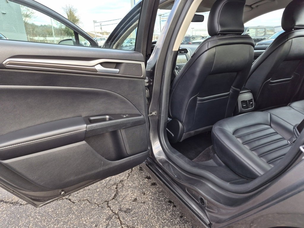 Used 2019 Ford Fusion SEL image 25