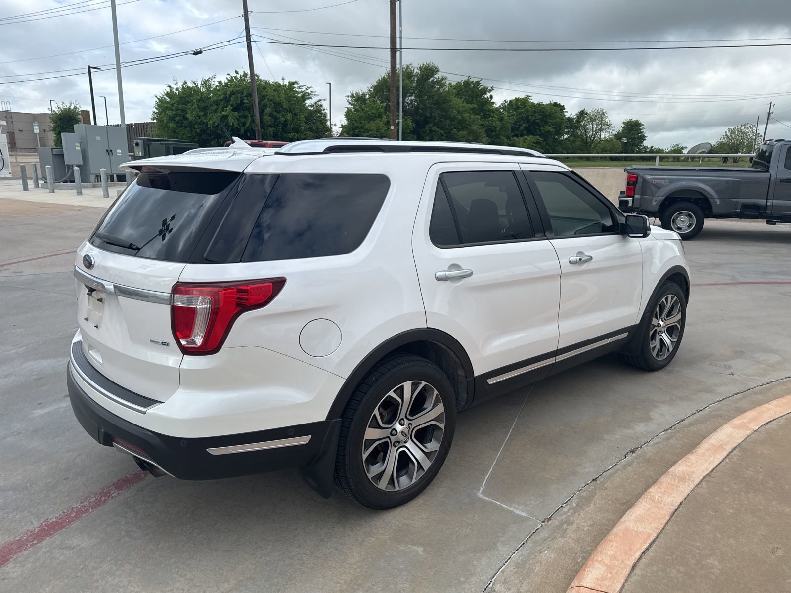 Used 2019 Ford Explorer Platinum image 5