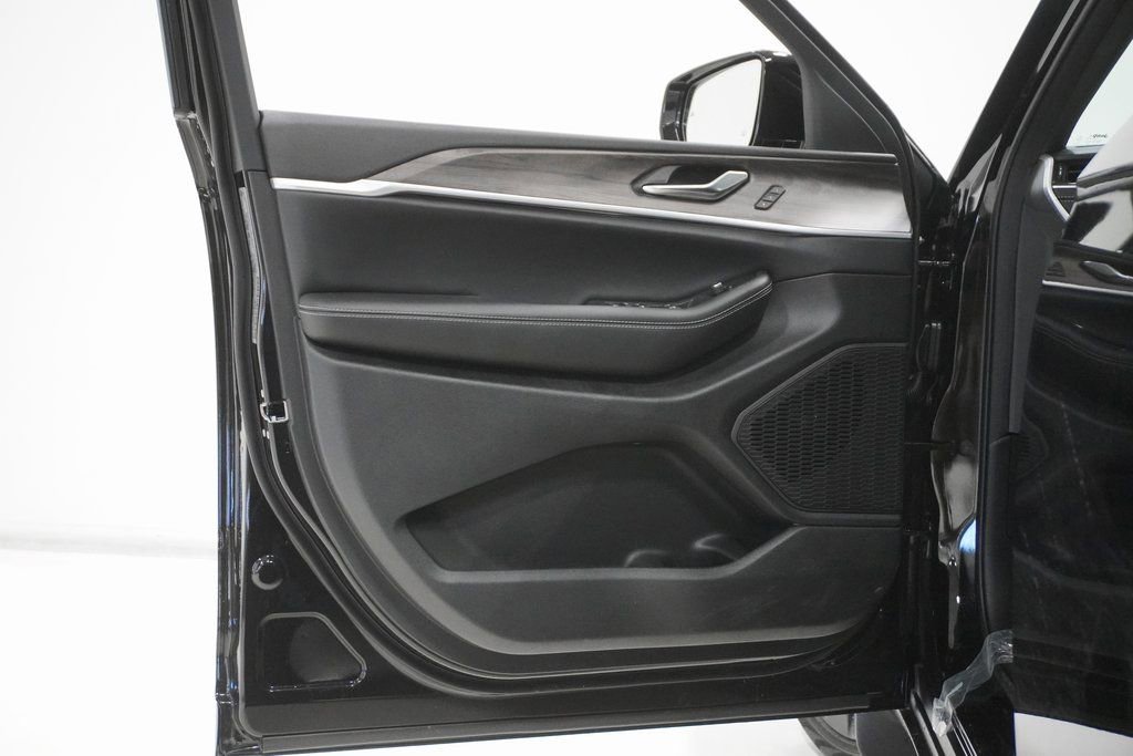 New 2025 Jeep Grand Cherokee L Limited w/ Luxury Tech Group II image 15