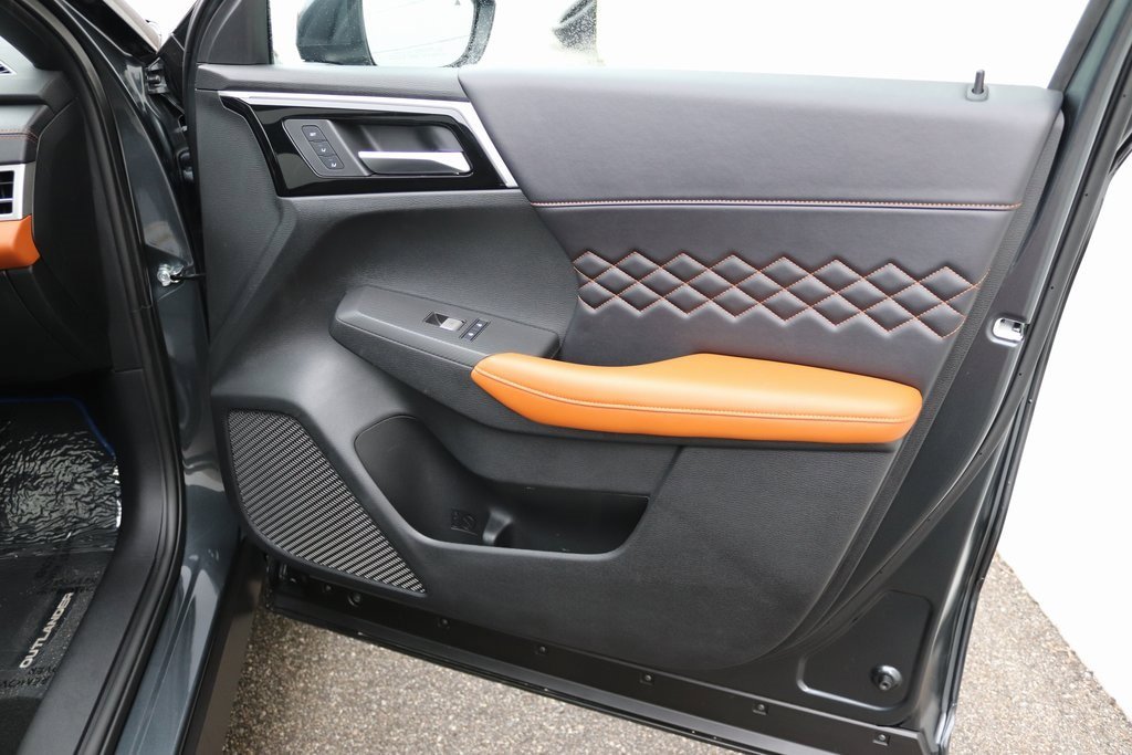 Used 2025 Mitsubishi Outlander SEL AWD/4WD image 35