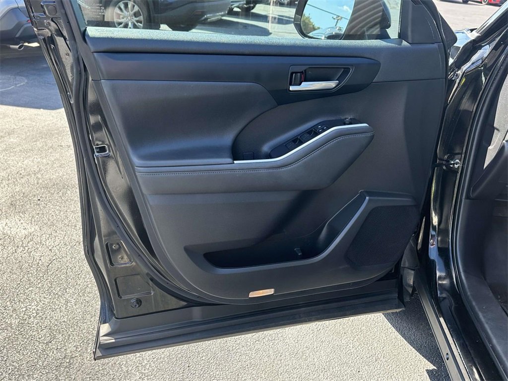 Used 2022 Toyota Highlander XSE image 5