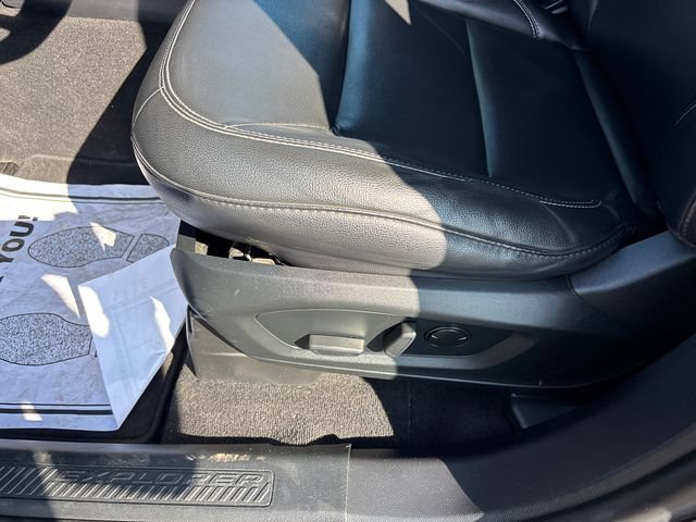 Used 2020 Ford Explorer XLT w/ Equipment Group 202A AWD/4WD image 7