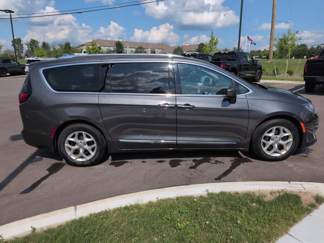 Used 2018 Chrysler Pacifica Touring-L Plus w/ Tire & Wheel Group FWD image 6