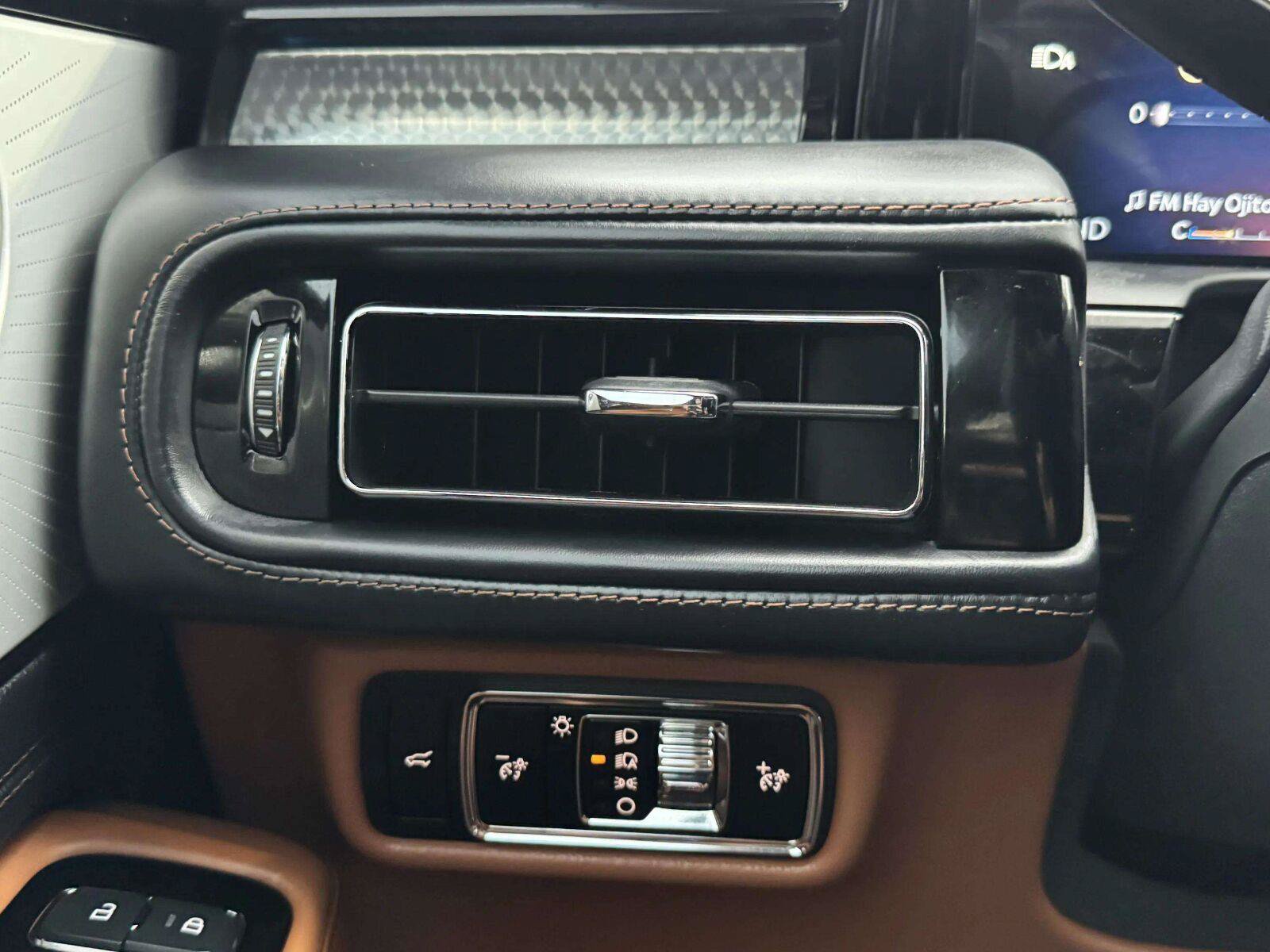 Used 2025 Lincoln Aviator Black Label AWD/4WD image 24