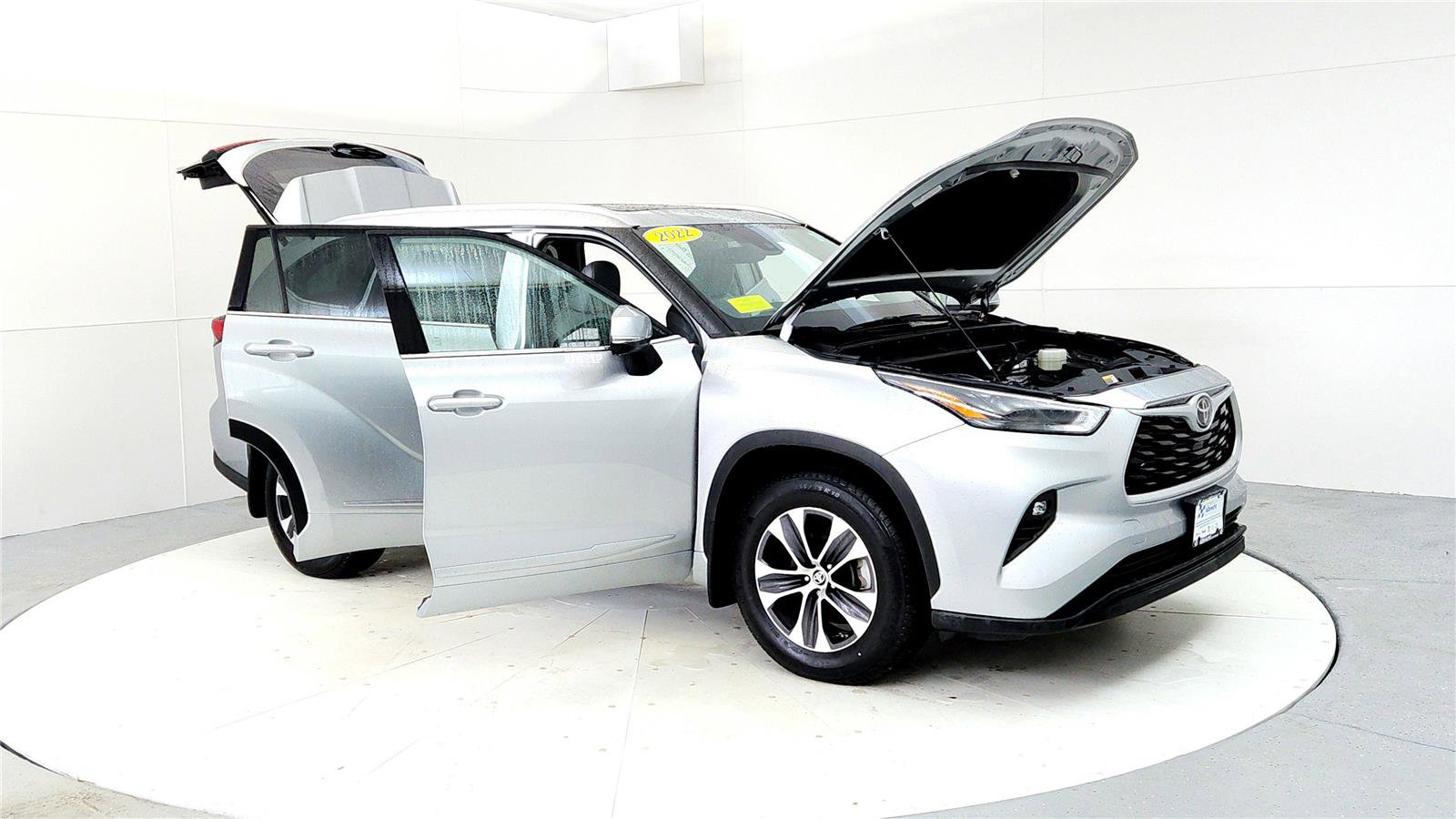 Used 2022 Toyota Highlander XLE image 12