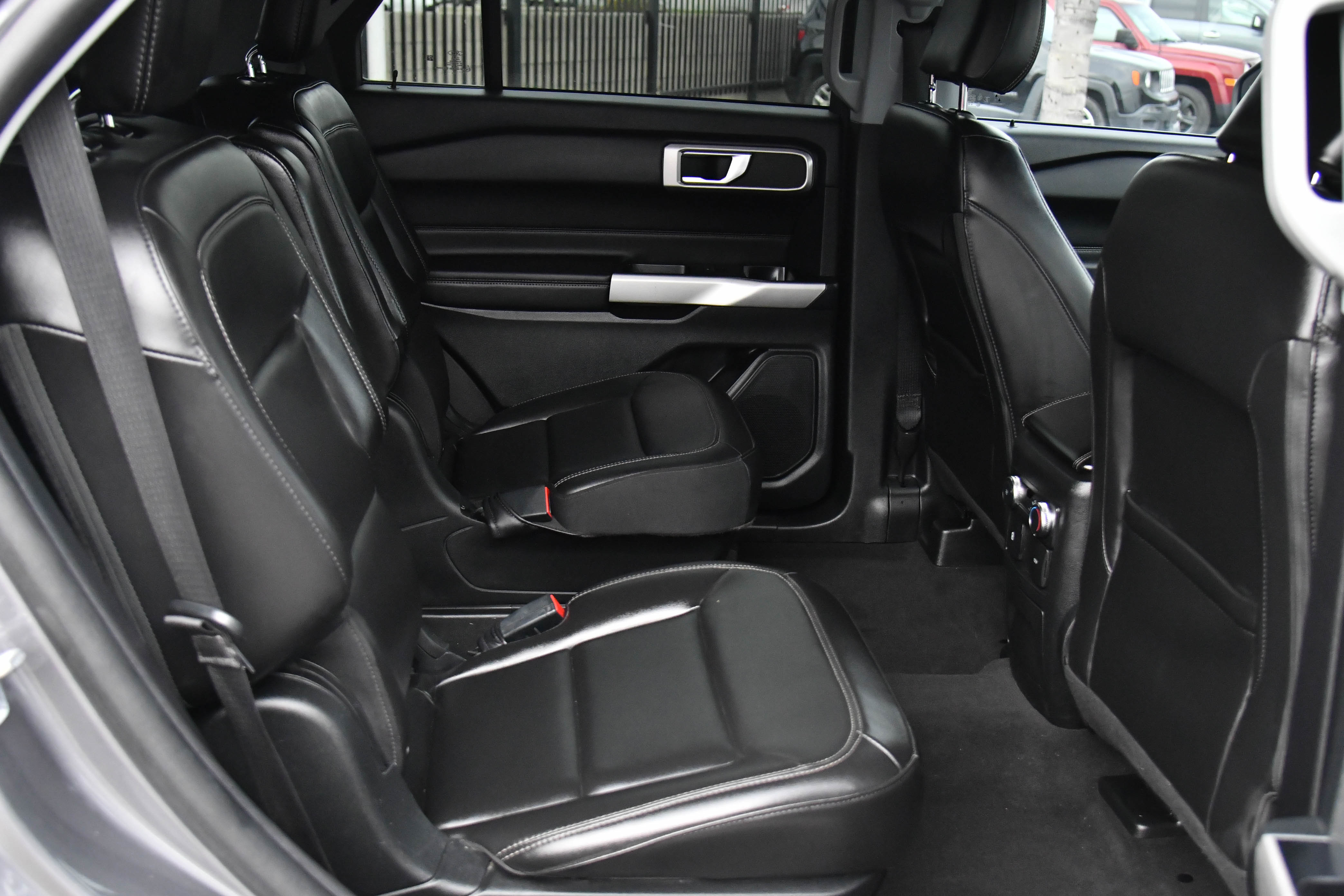 Used 2022 Ford Explorer XLT w/ Equipment Group 202A image 42