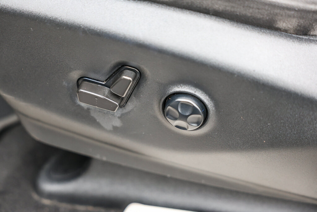 Used 2022 Chrysler Voyager LX FWD image 11