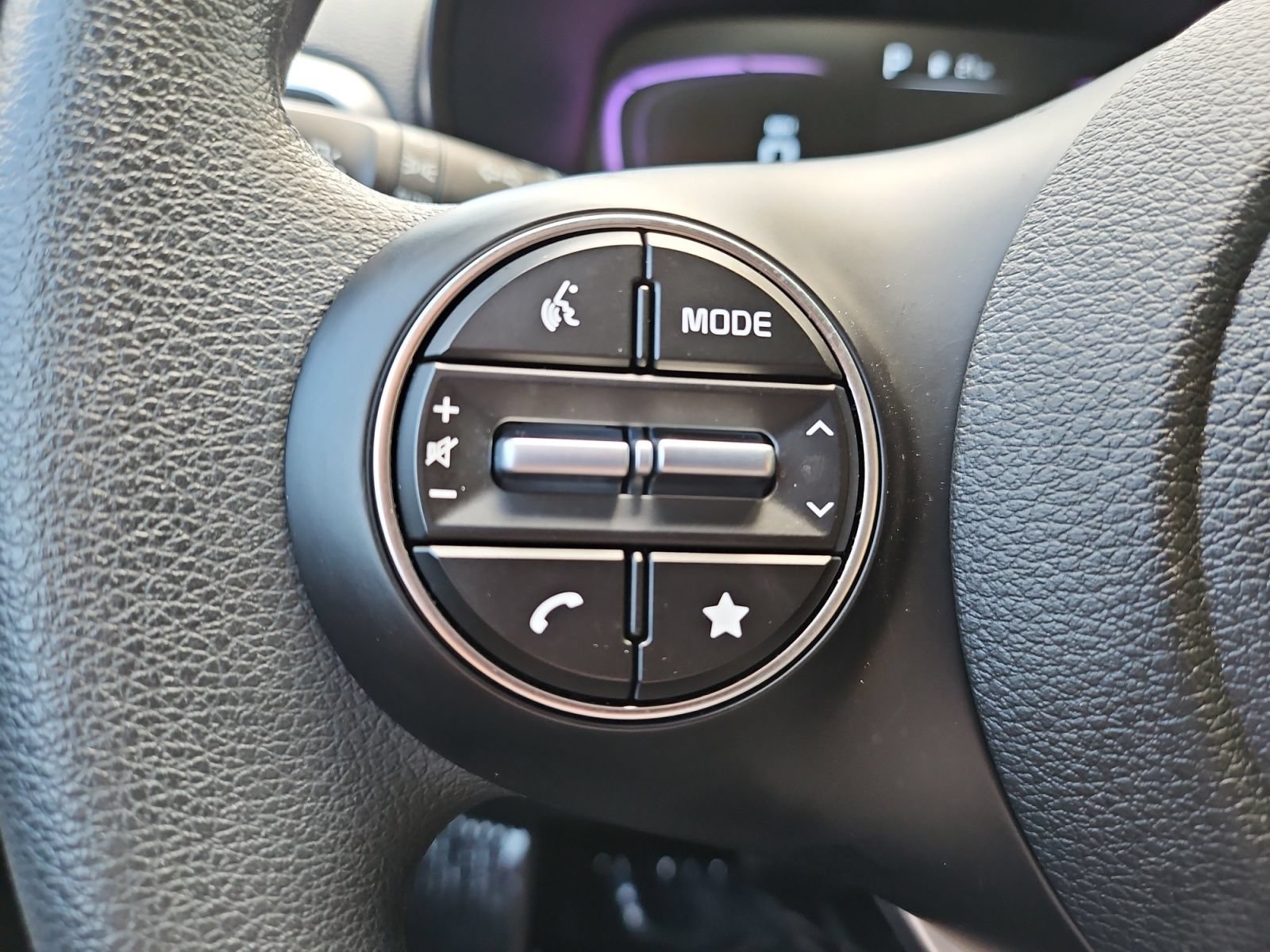 Used 2025 Kia Soul LX FWD image 24