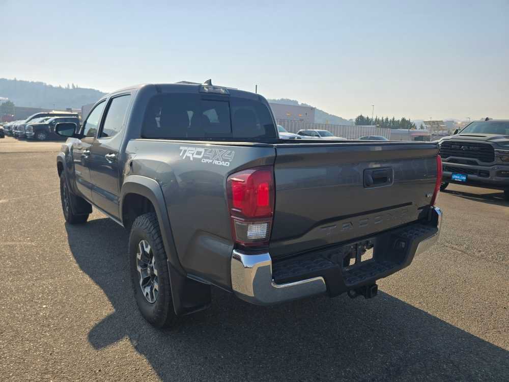 Used 2018 Toyota Tacoma TRD Off-Road AWD/4WD image 16