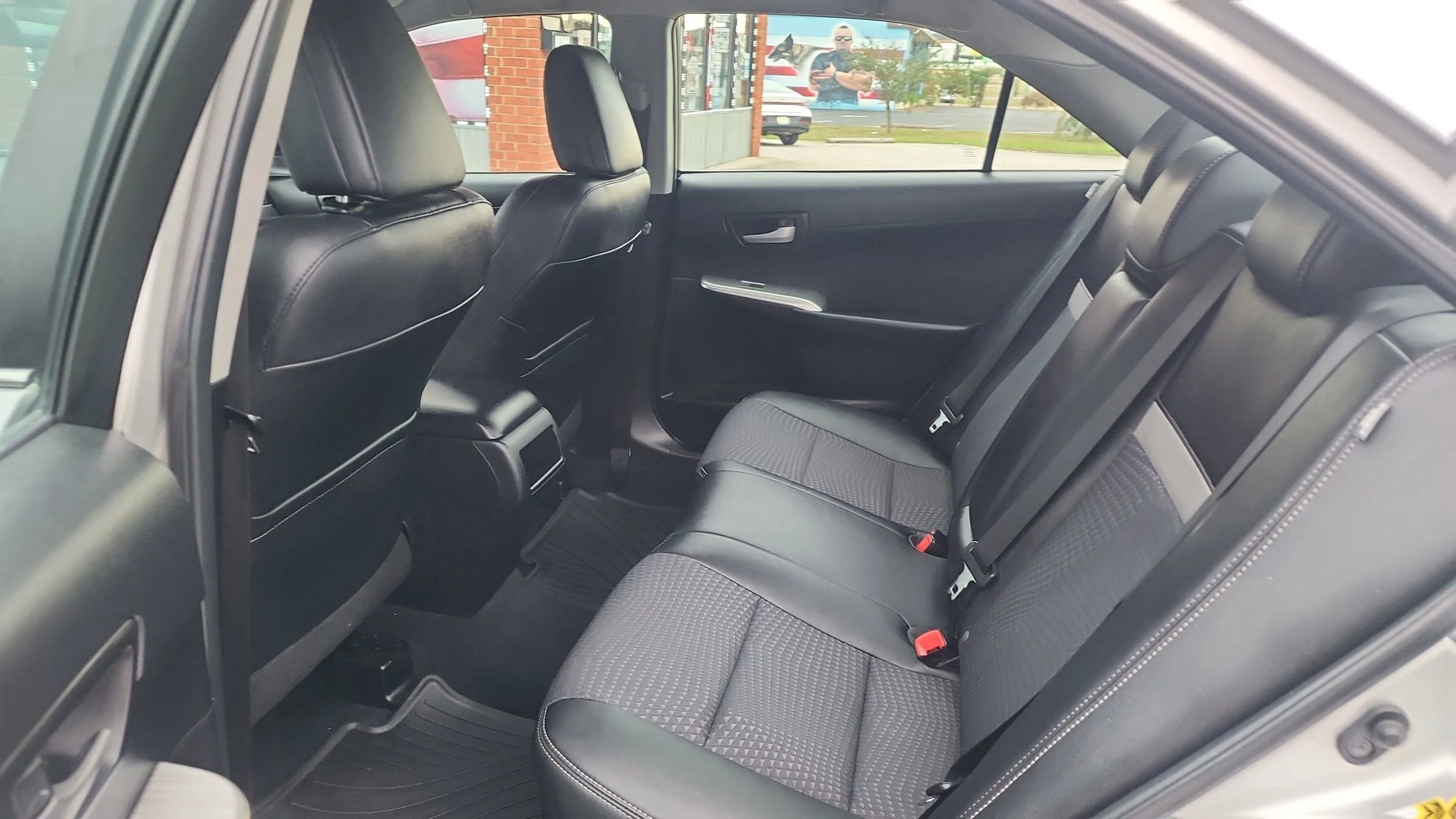 Used 2014 Toyota Camry SE image 11