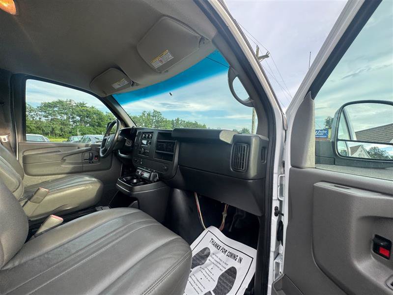 Used 2014 Chevrolet Express 3500 RWD image 39