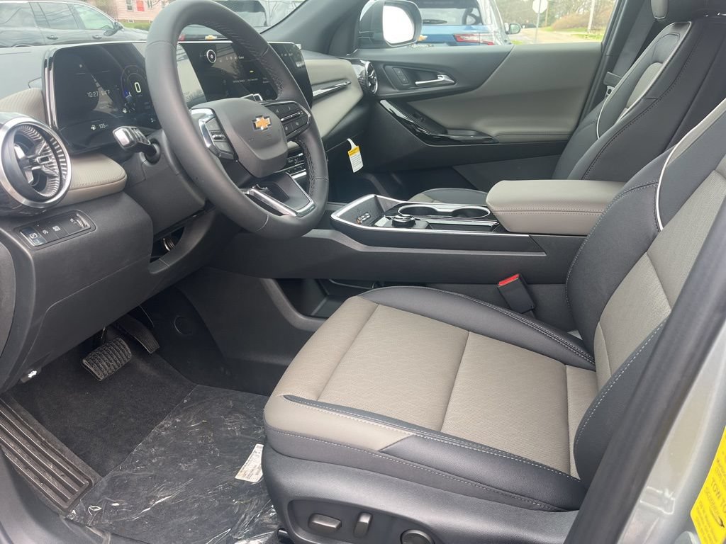 New 2026 Chevrolet Equinox LT w/ Convenience Package II FWD image 12