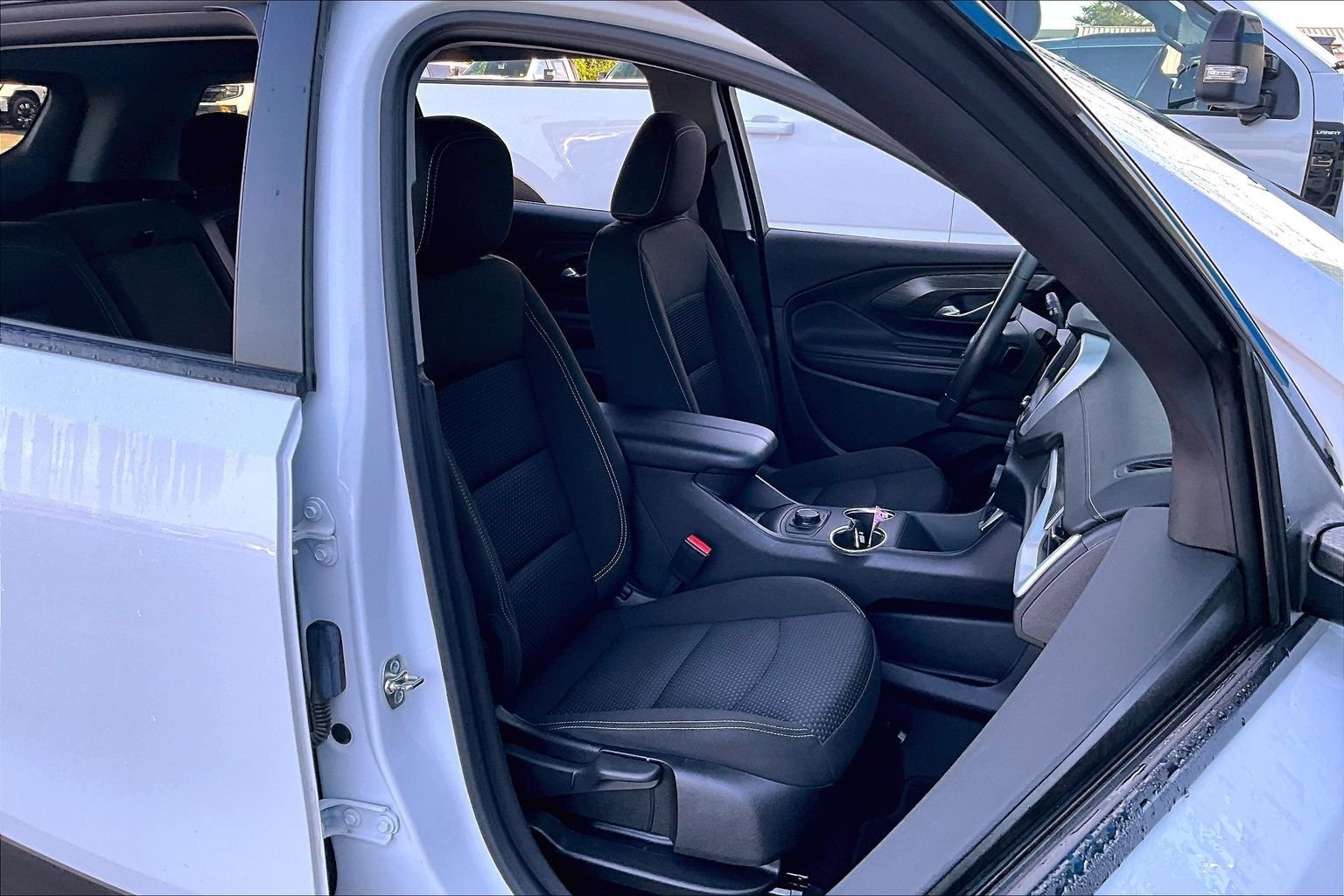 Used 2024 GMC Terrain SLE w/ Elevation Edition FWD image 7