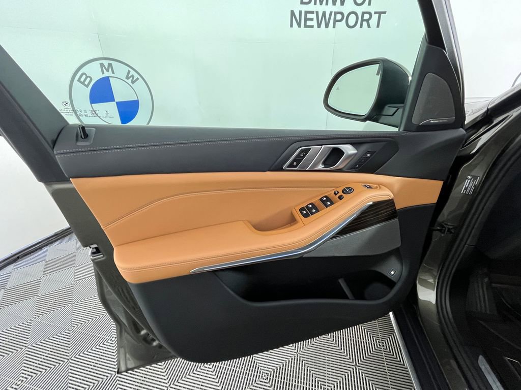 Certified 2026 BMW X5 xDrive50e w/ Executive Package image 28