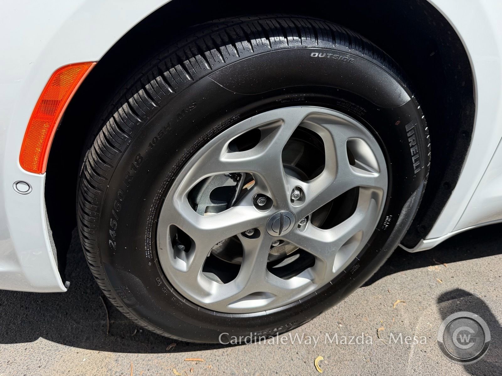 Used 2024 Chrysler Pacifica Limited w/ Trailer Tow Group FWD image 6