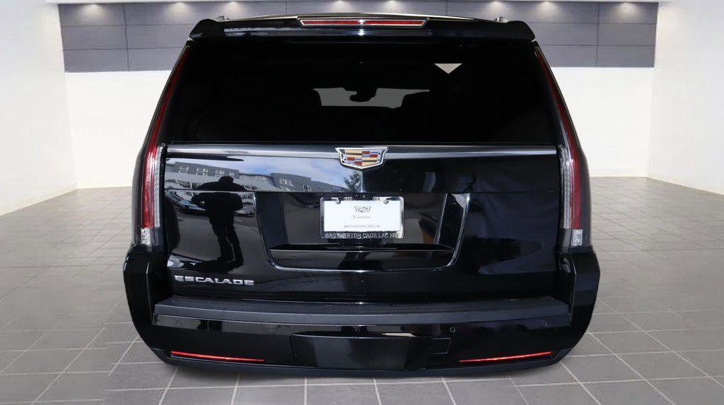 Used 2018 Cadillac Escalade ESV Premium Luxury AWD/4WD image 16