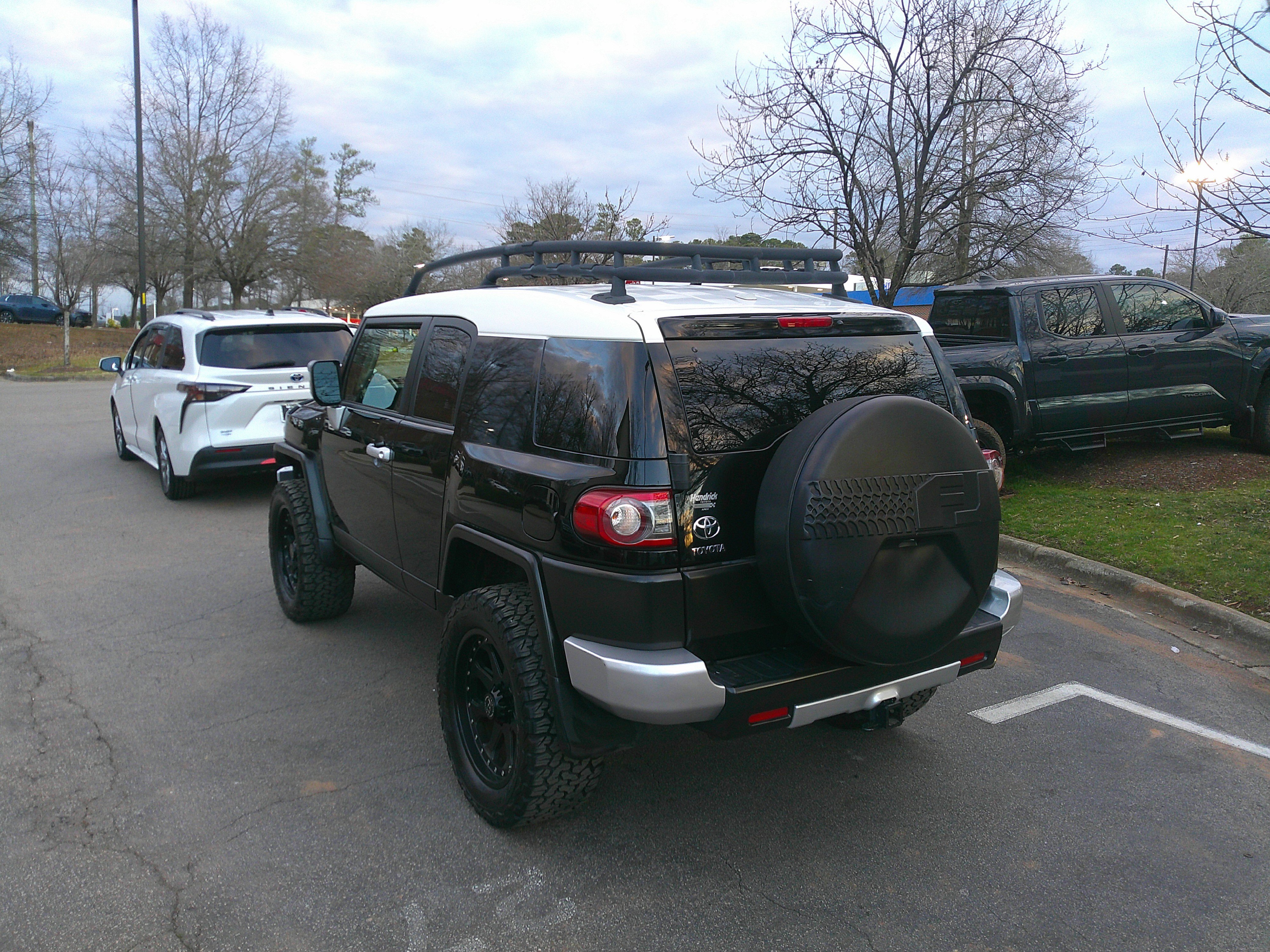 Used 2014 Toyota FJ Cruiser 4WD w/ Convenience Package image 9