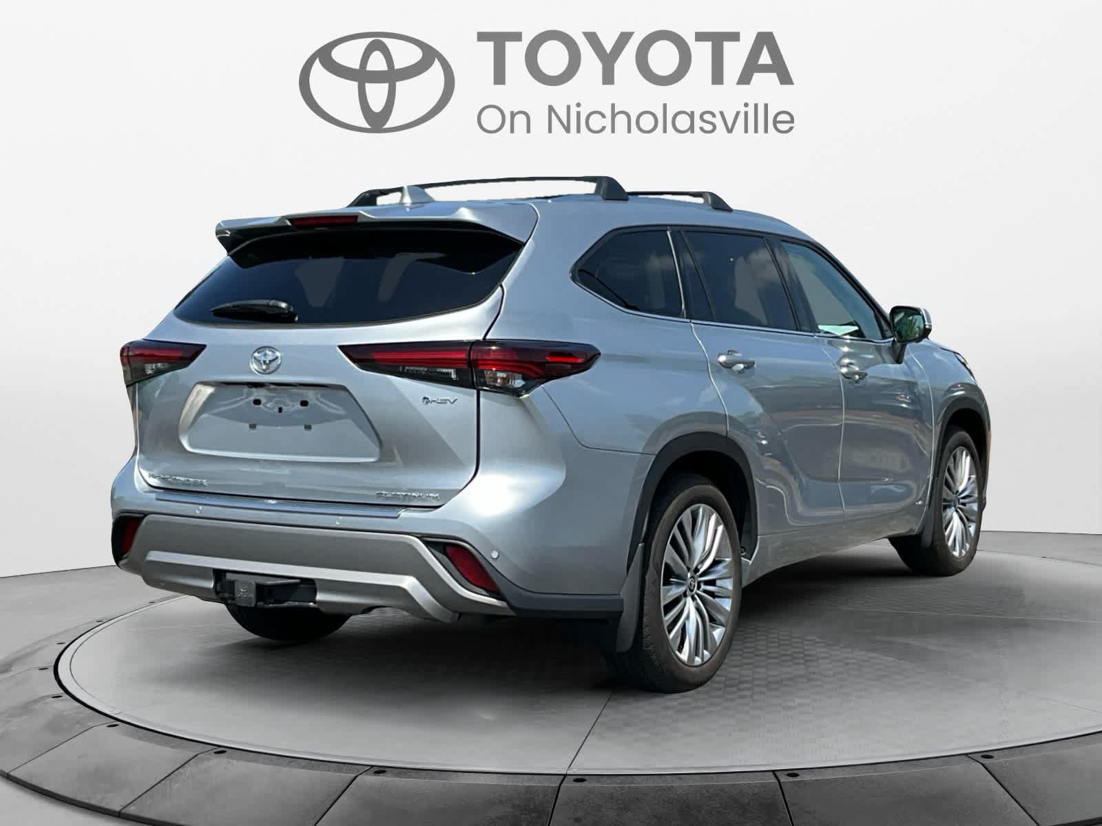 Used 2025 Toyota Highlander Platinum AWD/4WD image 5