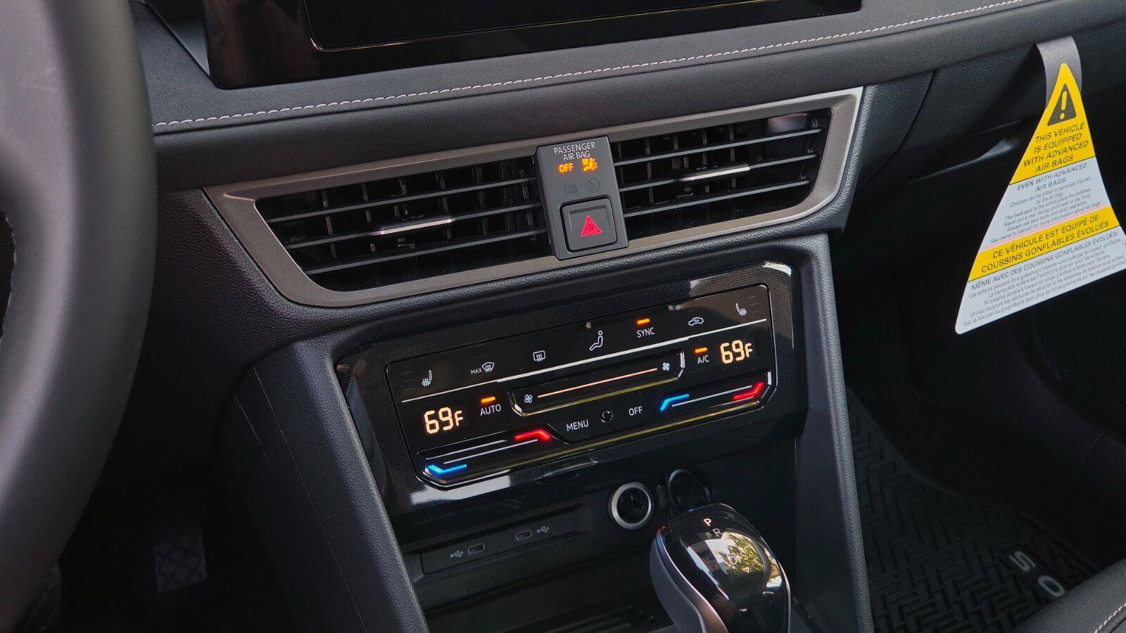 New 2027 Volkswagen Taos SE FWD image 31