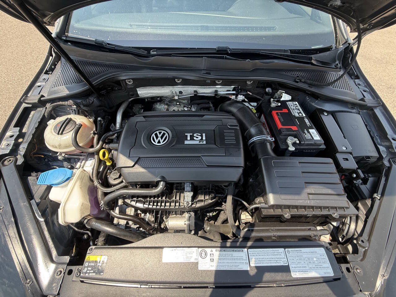 Used 2017 Volkswagen Golf R 4-Door AWD/4WD image 31