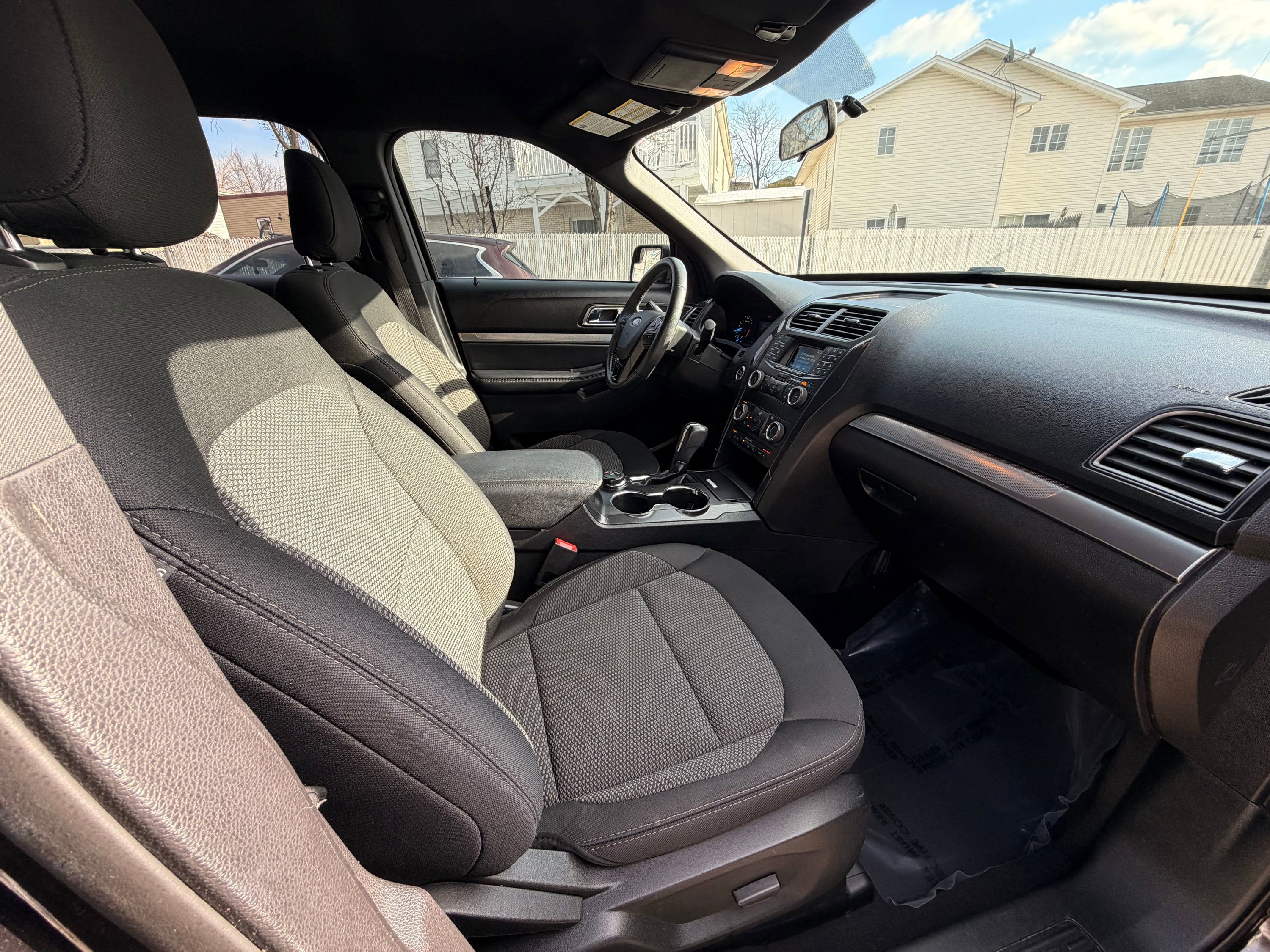 Used 2019 Ford Explorer XLT image 33