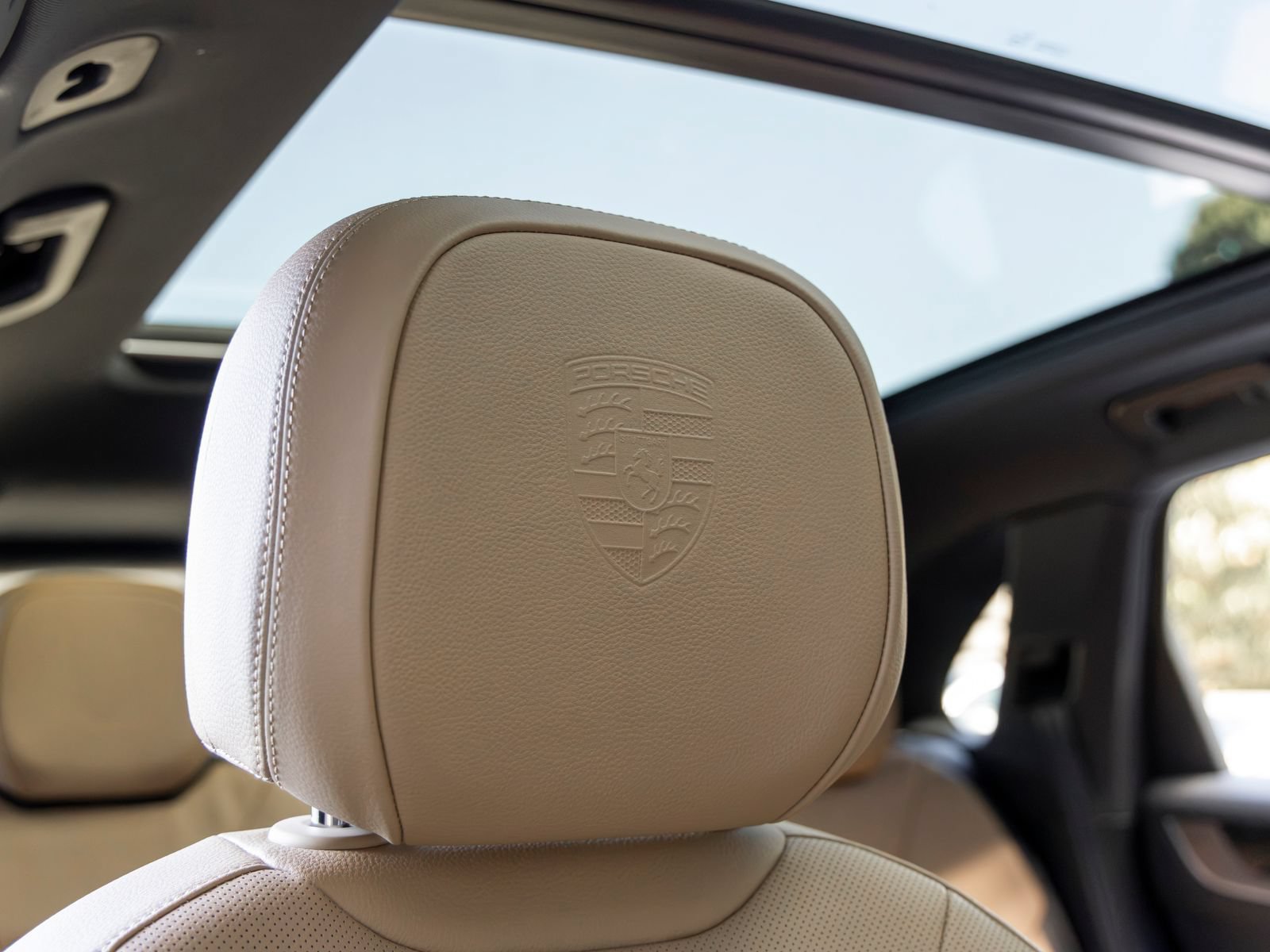 Certified 2025 Porsche Cayenne AWD/4WD image 68