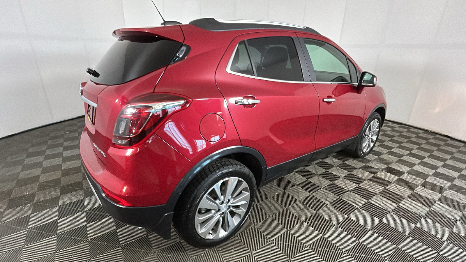 Used 2019 Buick Encore Preferred AWD/4WD image 3