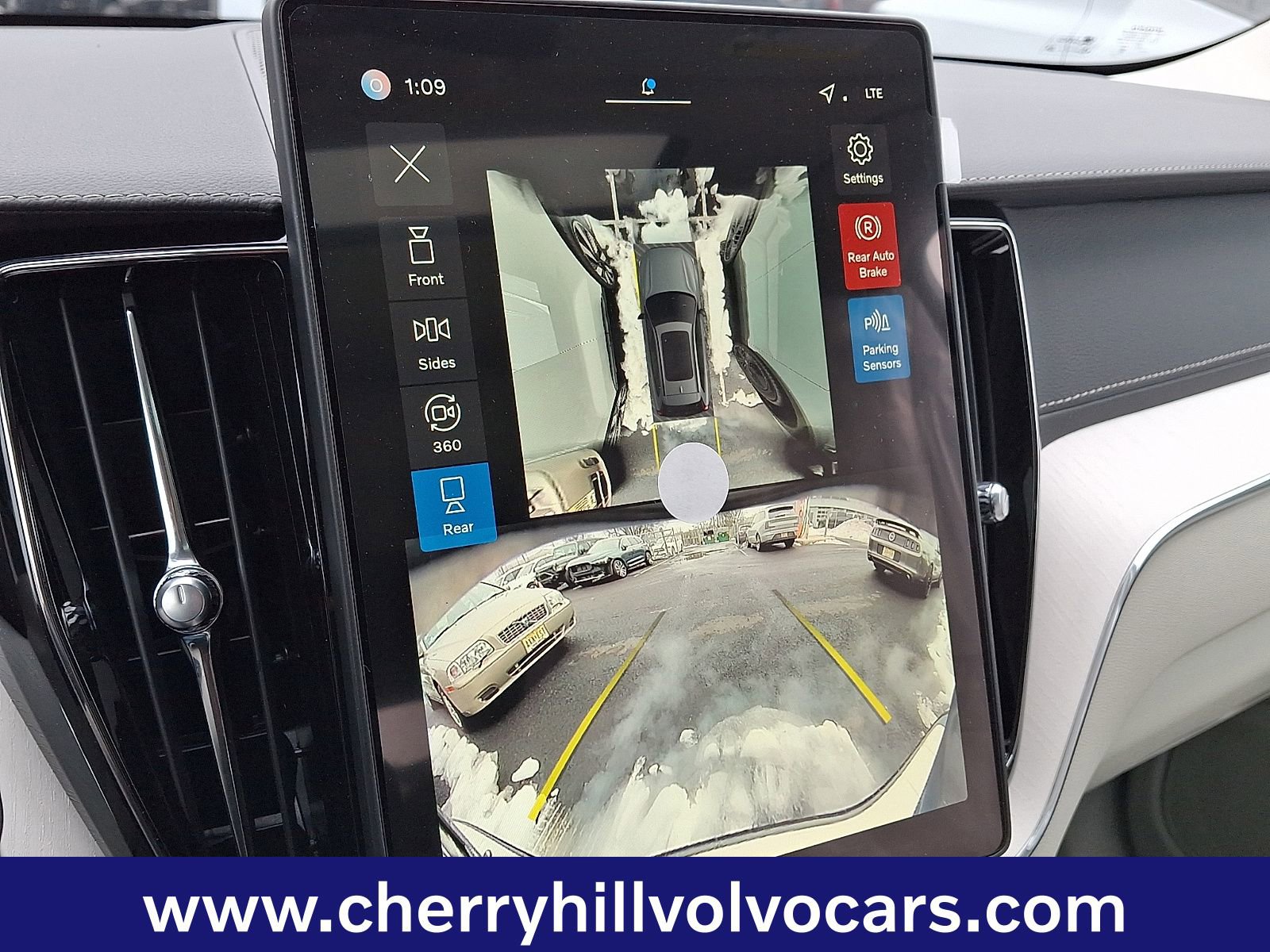 New 2026 Volvo XC60 T8 Ultra w/ Protection Package Premier image 16