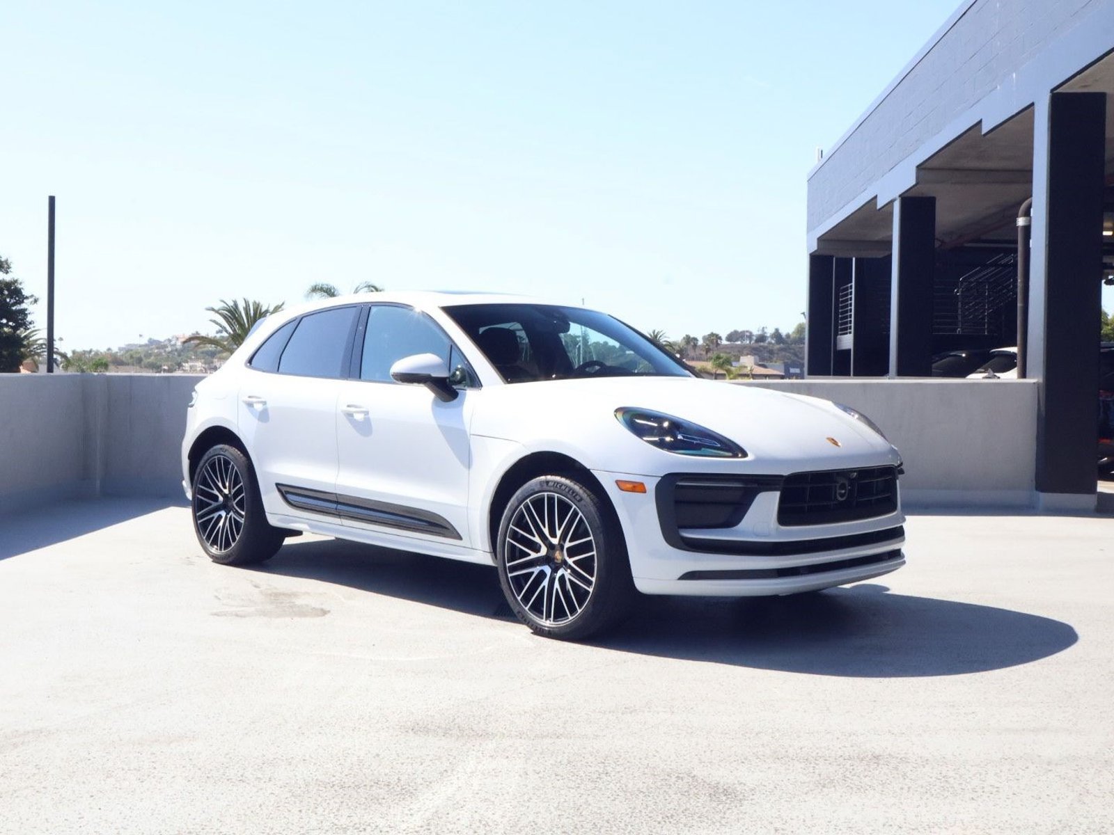 Certified 2026 Porsche Macan AWD/4WD image 7