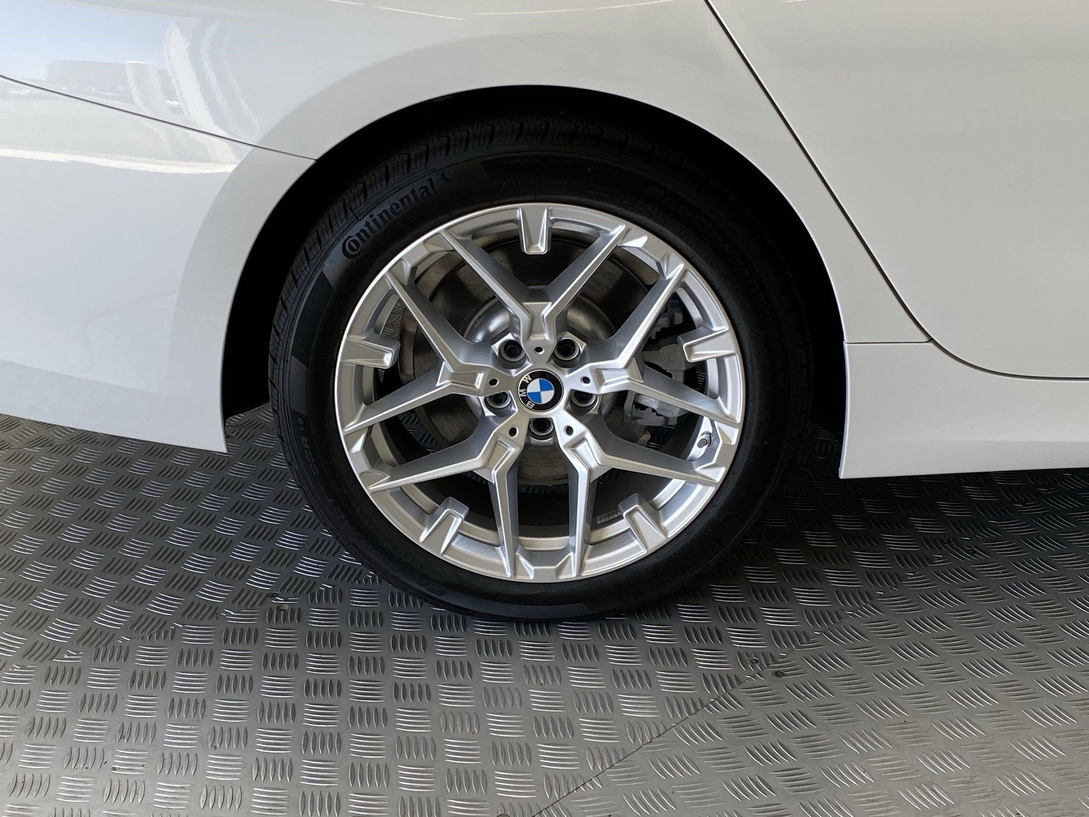 Used 2025 BMW 330i xDrive Sedan w/ Convenience Package image 10