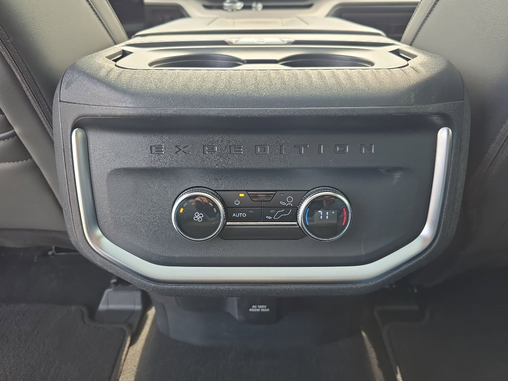Used 2025 Ford Expedition Active AWD/4WD image 23