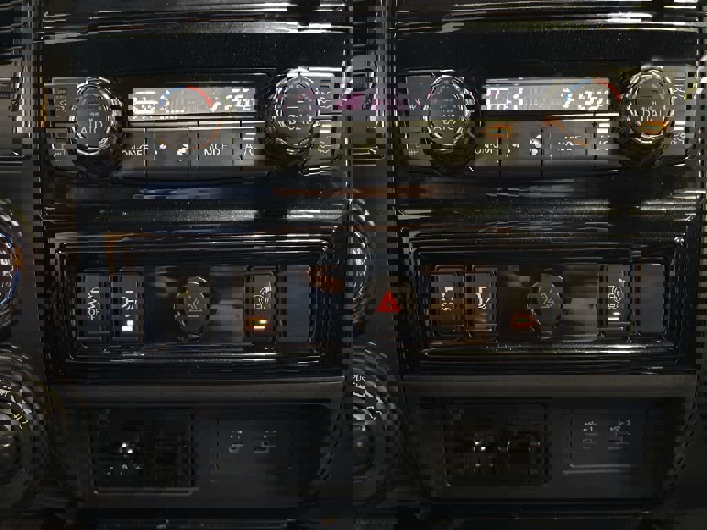 Used 2021 Nissan Titan PRO-4X w/ Pro-4x Utility Package image 35