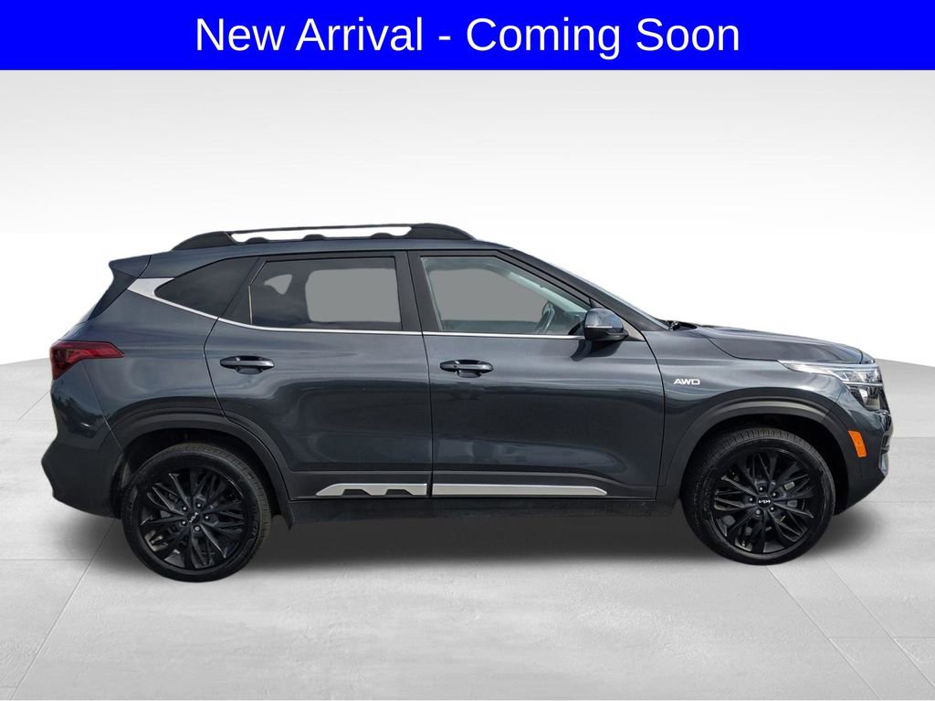 Used 2023 Kia Seltos Nightfall Edition image 2