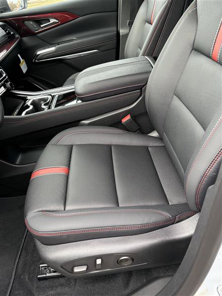 New 2026 Chevrolet Traverse RS image 9