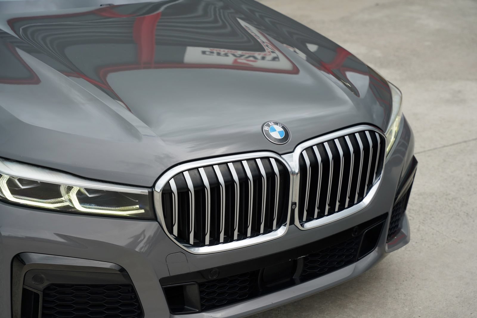 Used 2022 BMW 740i w/ M Sport Package RWD image 8