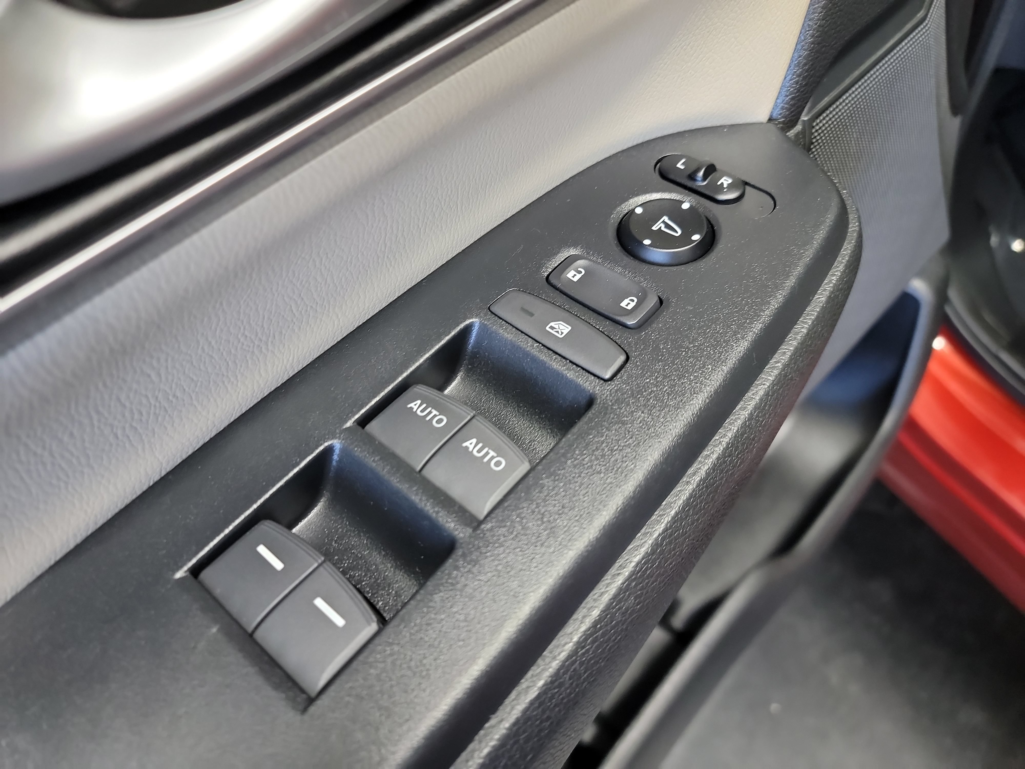 Used 2018 Honda CR-V Touring image 14