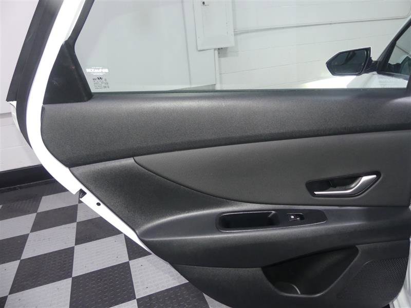 Used 2025 Hyundai Elantra Limited FWD image 25