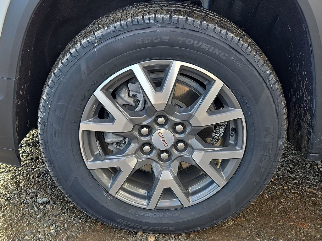 Used 2023 GMC Acadia SLE image 13