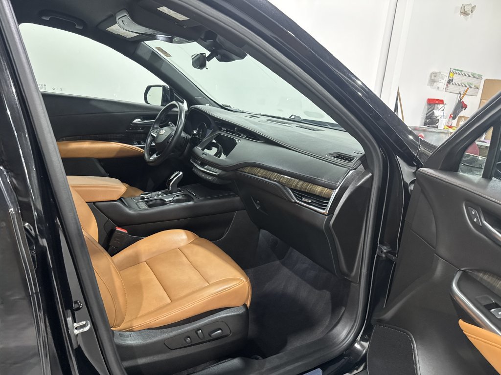 Used 2022 Cadillac XT4 Premium Luxury w/ Enhanced Visibility Package AWD/4WD image 22