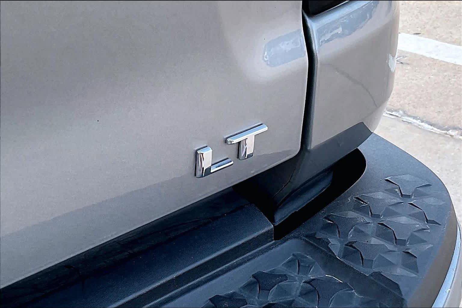 Used 2024 Chevrolet Colorado LT w/ LT Convenience Package II AWD/4WD image 11