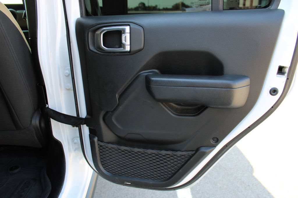 Used 2023 Jeep Gladiator Sport AWD/4WD image 16