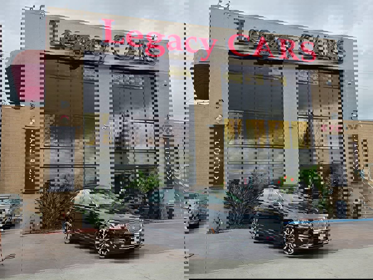 Used 2017 Lincoln MKZ Reserve image 2