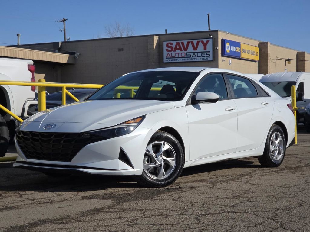 Used 2021 Hyundai Elantra SE image 2