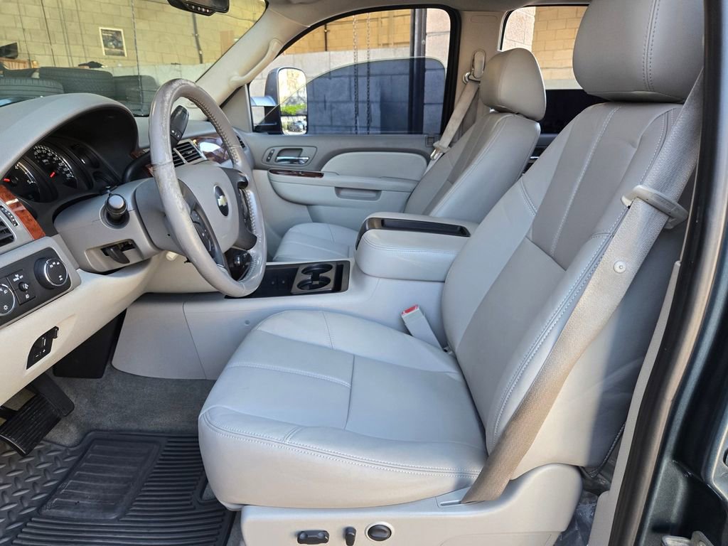 Used 2010 Chevrolet Silverado 2500 LTZ w/ Convenience Package image 18