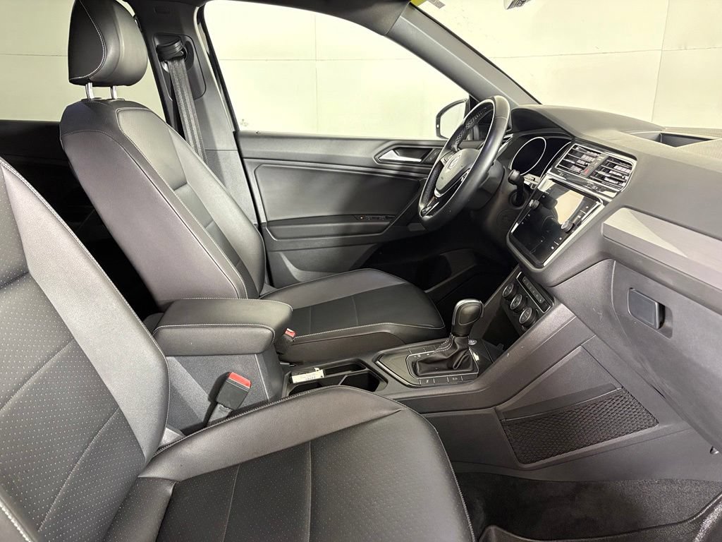 Used 2021 Volkswagen Tiguan SE R-Line FWD image 14