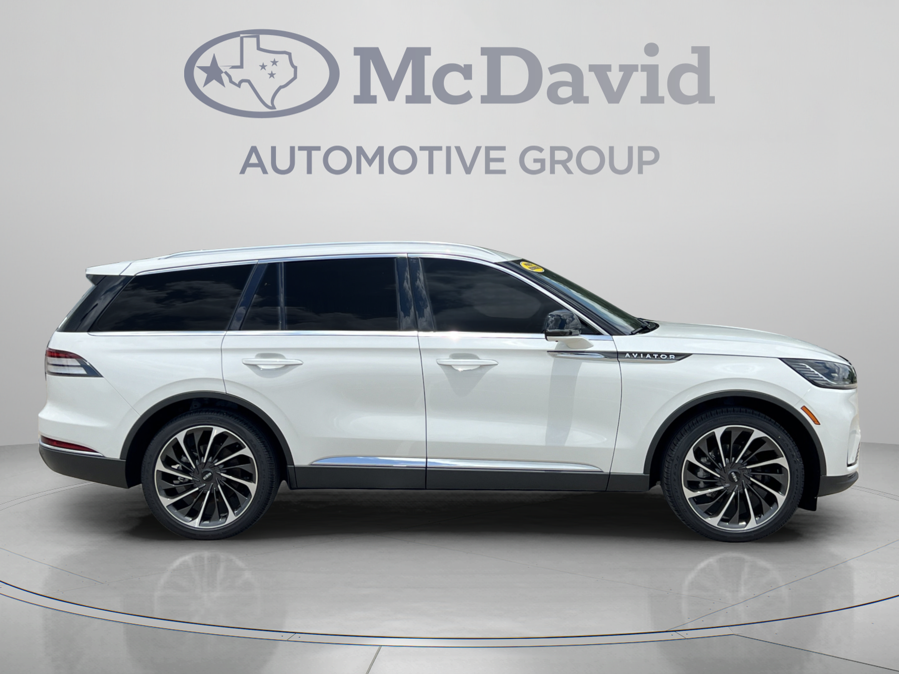 New 2025 Lincoln Aviator Reserve w/ Luxury Package RWD image 8
