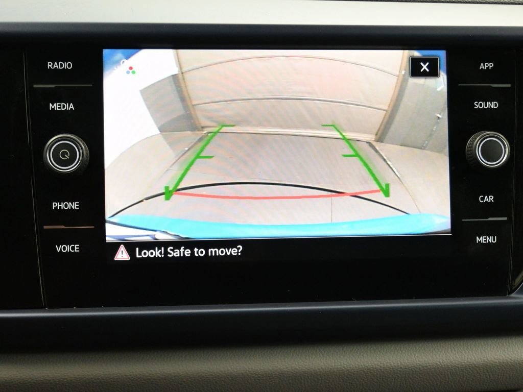 Used 2023 Volkswagen Taos SE w/ Panoramic Sunroof Package FWD image 21