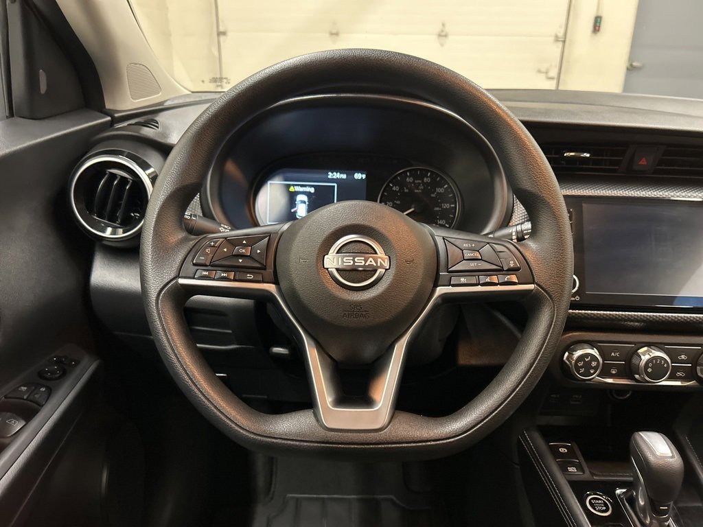 Used 2023 Nissan Kicks SV image 15